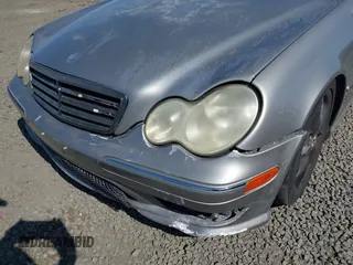 2005 Mercedes-Benz C 230 Kompressor z VIN WDBRF40J45F724055, wystawiony jako IAAI lot #42362897 z przebiegiem 234 922 mil mil oraz . Historia ofert i sprzedaży dostępna na DreamBid. Obrazek 6.