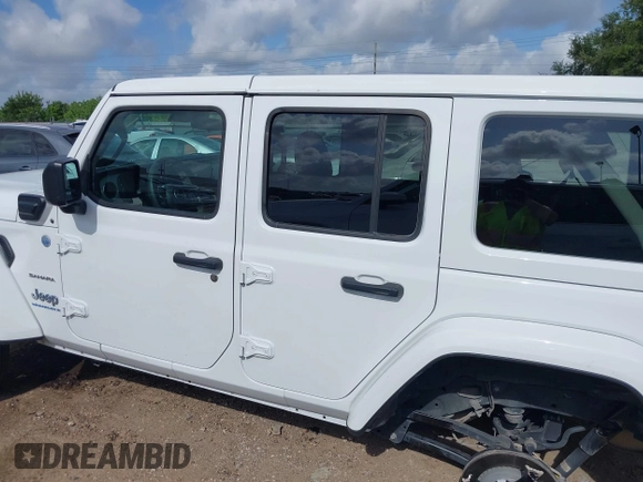 2024 Jeep Wrangler Sahara z VIN 1C4RJXP6XRW249035, wystawiony jako IAAI lot #42441640 z przebiegiem 34 128 mil mil oraz . Historia ofert i sprzedaży dostępna na DreamBid. Obrazek 15.