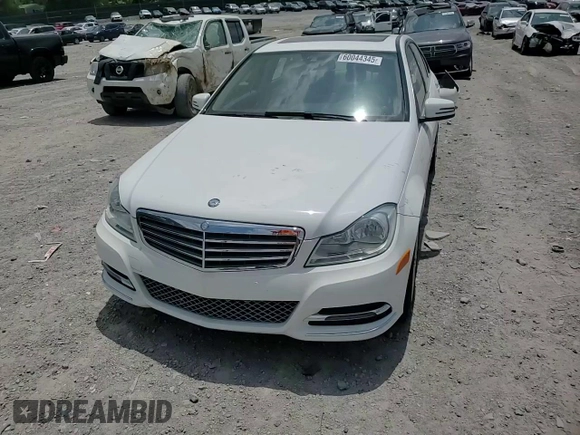 2013 Mercedes-Benz C 300 Sport с VIN WDDGF8AB8DG146385, выставлен на аукционе Copart как лот 60044345 с пробегом 86 768 миль миль и Чистый • Clean title. История ставок и продаж доступна на DreamBid. Изображение 14.
