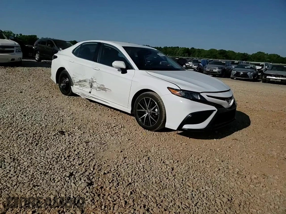 2022 Toyota Camry SE with VIN 4T1T11AK8NU707147, listed as a Copart auction lot 53454575 with 57,179 mi miles and Salvage Title. Bid and sale history available at carsss.com. Image 10.