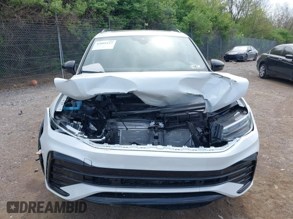 2024 Volkswagen Tiguan SE R-Line Black with VIN 3VV8B7AX9RM231038, listed as a IAAI auction lot 42092117 with 563 mi miles and . Bid and sale history available at DreamBid. Image 13.