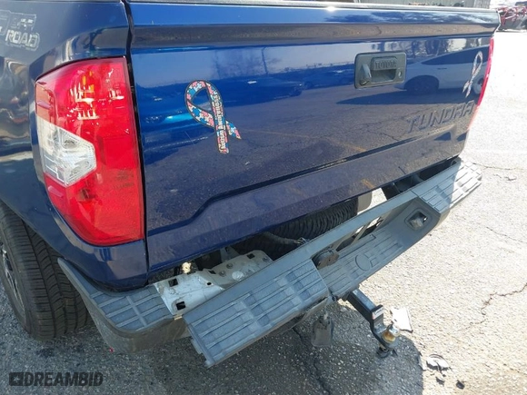 2015 Toyota Tundra 2WD Truck SR5 with VIN 5TFRY5F18FX181989, listed as a IAAI auction lot 41430580 with 132,497 mi miles. Bid and sale history available at carsss.com. Image 6.