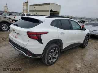 2025 Chevrolet Trax LT with VIN KL77LHEP6SC124685, listed as a Copart auction lot 43427785 with 2,494 mi miles and Salvage Title. Bid and sale history available at carsss.com. Image 3.