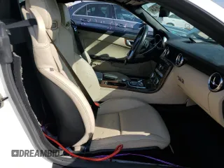 2016 Mercedes-Benz SLK 300 z VIN WDDPK3JA4GF124867, wystawiony jako Copart lot #72074294 z przebiegiem 55 792 mil mil oraz Szkoda całkowita • Salvage title. Historia ofert i sprzedaży dostępna na DreamBid. Obrazek 7.