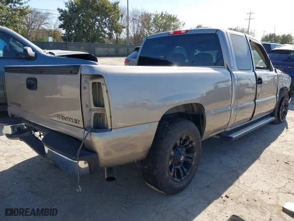 2001 Chevrolet Silverado 1500 LT with VIN 2GCEC19T111309806, listed as a IAAI auction lot 41217267 with 137,612 mi miles. Bid and sale history available at carsss.com. Image 4.
