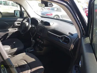 2017 Jeep Renegade Latitude with VIN ZACCJBBBXHPG58497, listed as a IAAI auction lot 41550493 with 137,360 mi miles. Bid and sale history available at carsss.com. Image 5.