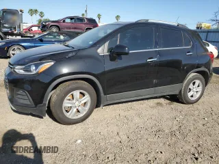 2020 Chevrolet Trax LT z VIN KL7CJLSB7LB065881, wystawiony jako Copart lot #52508105 z przebiegiem 121 200 mil mil oraz Szkody całkowita. Historia ofert i sprzedaży dostępna na DreamBid. Obrazek 1.