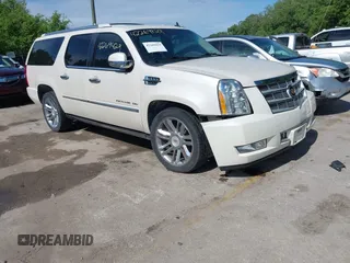 2013 Cadillac Escalade ESV Platinum Edition z VIN 1GYS4KEF2DR153626, wystawiony jako IAAI lot #42269429 z przebiegiem 252 875 mil mil oraz . Historia ofert i sprzedaży dostępna na DreamBid. Obrazek 1.