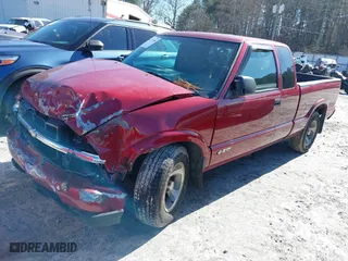 2002 Chevrolet S-10 LS with VIN 1GCCS19W428133546, listed as a IAAI auction lot 41479496 with 118,390 mi miles. Bid and sale history available at carsss.com. Image 17.