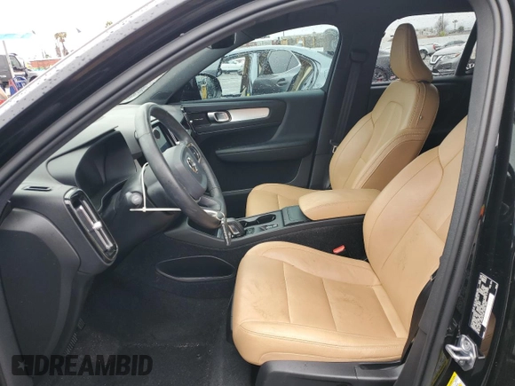 2020 Volvo XC40 Momentum with VIN YV4162UK6L2275372, listed as a Copart auction lot 49431345 with 61,151 mi miles and Salvage Title. Bid and sale history available at DreamBid. Image 7.