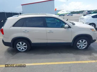 2011 Kia Sorento LX with VIN 5XYKT4A18BG076514, listed as a IAAI auction lot 41930933 with 186,783 mi miles. Bid and sale history available at carsss.com. Image 13.
