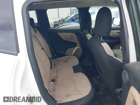 2015 Jeep Renegade Latitude with VIN ZACCJABT0FPB65587, listed as a IAAI auction lot 41913717 with 116,830 mi miles. Bid and sale history available at carsss.com. Image 8.