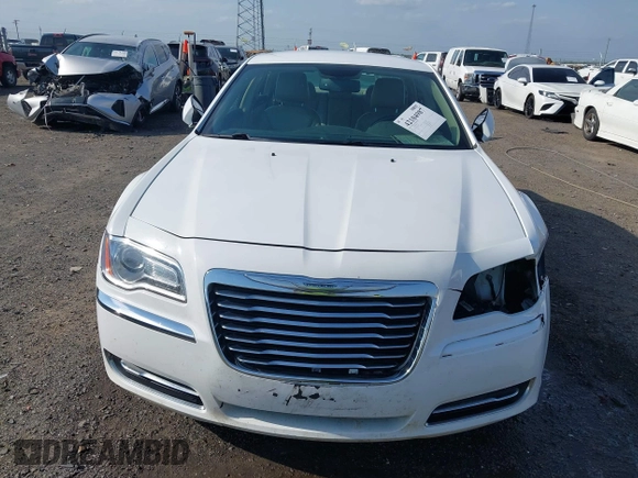 2014 Chrysler 300 z VIN 2C3CCAAG7EH327508, wystawiony jako IAAI lot #42104987 z przebiegiem 199 366 mil mil oraz . Historia ofert i sprzedaży dostępna na DreamBid. Obrazek 6.