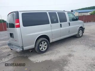 2011 GMC Savana 1LT z VIN 1GKS8CF45B1104871, wystawiony jako IAAI lot #42340741 z przebiegiem 176 000 mil mil oraz . Historia ofert i sprzedaży dostępna na DreamBid. Obrazek 4.