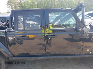2023 Jeep Gladiator Sport S z VIN 1C6HJTAG2PL544870, wystawiony jako IAAI lot #42155013 z przebiegiem Nie podano mil oraz . Historia ofert i sprzedaży dostępna na DreamBid. Obrazek 13.