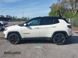 2019 Jeep Compass Latitude z VIN 3C4NJCBB7KT743456, wystawiony jako IAAI lot #41230833 z przebiegiem 125 340 mil mil oraz . Historia ofert i sprzedaży dostępna na DreamBid. Obrazek 14.
