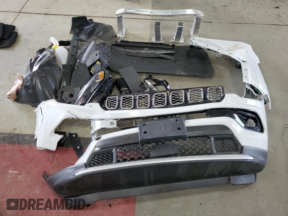 2024 Jeep Compass Limited с VIN 3C4NJDCN2RT176632, выставлен на аукционе Copart как лот 61791185 с пробегом 5 198 миль миль и Списание • Salvage title. История ставок и продаж доступна на DreamBid. Изображение 13.