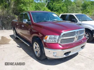 2018 Ram 1500 Lone Star Silver z VIN 1C6RR6LT7JS105492, wystawiony jako IAAI lot #42005086 z przebiegiem 84 674 mil mil oraz . Historia ofert i sprzedaży dostępna na DreamBid. Obrazek 1.