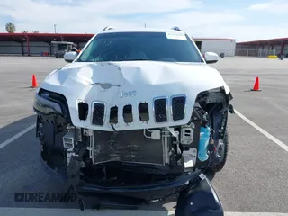 2019 Jeep Cherokee Latitude with VIN 1C4PJMCB5KD212940, listed as a IAAI auction lot 41762856 with 86,777 mi miles. Bid and sale history available at carsss.com. Image 13.