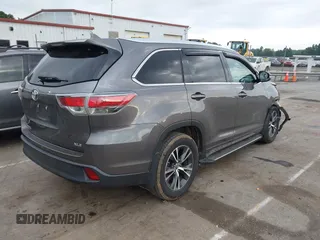 2016 Toyota Highlander XLE z VIN 5TDKKRFH7GS176099, wystawiony jako IAAI lot #42351219 z przebiegiem 104 986 mil mil oraz . Historia ofert i sprzedaży dostępna na DreamBid. Obrazek 4.