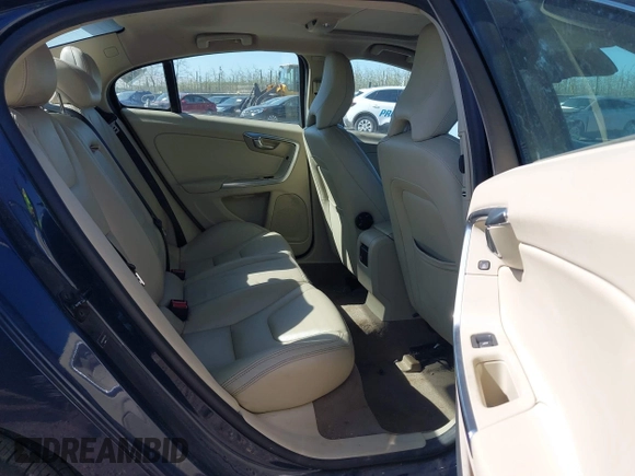 2013 Volvo S60 T5 Premier z VIN YV1612FS5D1202290, wystawiony jako IAAI lot #42042523 z przebiegiem 165 700 mil mil oraz . Historia ofert i sprzedaży dostępna na DreamBid. Obrazek 8.
