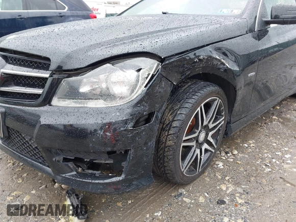 2014 Mercedes-Benz C 250 z VIN WDDGJ4HB0EG289247, wystawiony jako IAAI lot #42365526 z przebiegiem 75 420 mil mil oraz . Historia ofert i sprzedaży dostępna na DreamBid. Obrazek 6.