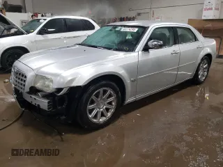 2005 Chrysler 300 with VIN 2C3JA63H25H176366, listed as a Copart auction lot 44174295 with 181,498 mi miles and Salvage Title. Bid and sale history available at carsss.com. Image 1.