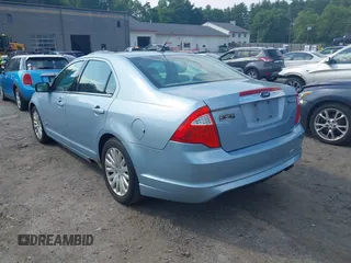 2010 Ford Fusion Hybrid z VIN 3FADP0L35AR279780, wystawiony jako IAAI lot #42480146 z przebiegiem 148 080 mil mil oraz . Historia ofert i sprzedaży dostępna na DreamBid. Obrazek 3.