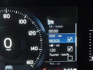 2018 Volvo XC90 Momentum with VIN YV4102PK2J1343506, listed as a IAAI auction lot 41763318 with 89,203 mi miles. Bid and sale history available at carsss.com. Image 16.
