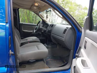 2007 Dodge Dakota ST z VIN 1D7HE22K07S250681, wystawiony jako IAAI lot #42451235 z przebiegiem 263 617 mil mil oraz . Historia ofert i sprzedaży dostępna na DreamBid. Obrazek 5.