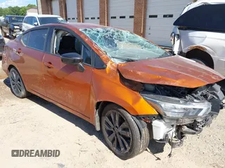 2020 Nissan Versa SR z VIN 3N1CN8FV8LL902633, wystawiony jako IAAI lot #42292421 z przebiegiem 83 885 mil mil oraz . Historia ofert i sprzedaży dostępna na DreamBid. Obrazek 1.