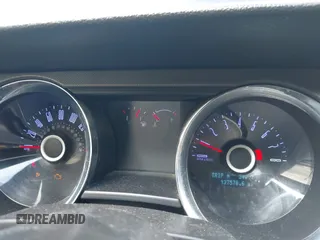 2014 Ford Mustang V6 с VIN 1ZVBP8EM6E5293246, выставлен на аукционе IAAI как лот 42518682 с пробегом 137 578 миль миль и . История ставок и продаж доступна на DreamBid. Изображение 7.