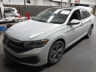 2024 Volkswagen Jetta SE с VIN 3VW7M7BU4RM013899, выставлен на аукционе IAAI как лот 42455474 с пробегом 34 478 миль миль и . История ставок и продаж доступна на DreamBid. Изображение 2.