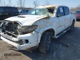 2017 Toyota Tacoma SR5 with VIN 3TMCZ5AN7HM117660, listed as a IAAI auction lot 41779468 with 121,878 mi miles and . Bid and sale history available at DreamBid. Image 18.