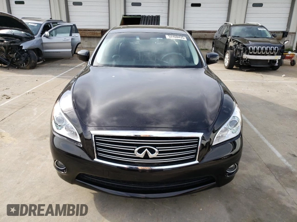 2013 Infiniti M z VIN JN1BY1AR2DM601156, wystawiony jako Copart lot #52408435 z przebiegiem 68 094 mil mil oraz Nie do naprawy • Non repairable. Historia ofert i sprzedaży dostępna na DreamBid. Obrazek 5.