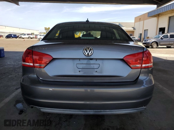2014 Volkswagen Passat SE z VIN 1VWBT7A32EC090871, wystawiony jako Copart lot #57350735 z przebiegiem 106 002 mil mil oraz Czysty tytuł • Clean title. Historia ofert i sprzedaży dostępna na DreamBid. Obrazek 6.