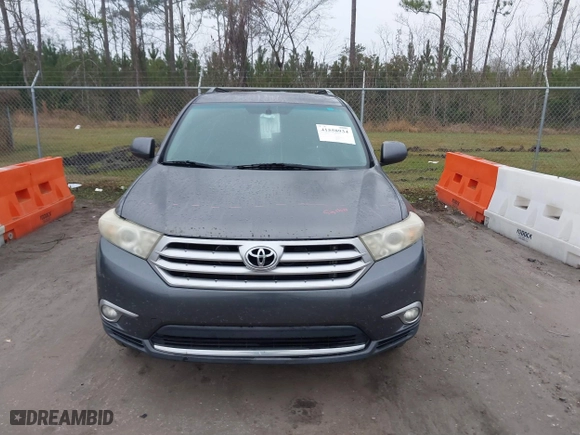 2011 Toyota Highlander with VIN 5TDZK3EH1BS024082, listed as a IAAI auction lot 41558934 with 220,549 mi miles. Bid and sale history available at carsss.com. Image 12.