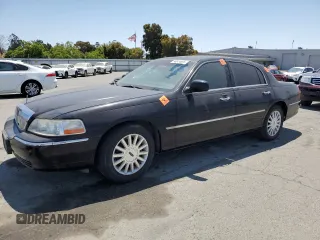 2003 Lincoln Town Car Signature z VIN 1LNHM82W43Y609746, wystawiony jako Copart lot #58874695 z przebiegiem 165 803 mil mil oraz Czysty tytuł • Clean title. Historia ofert i sprzedaży dostępna na DreamBid. Obrazek 1.