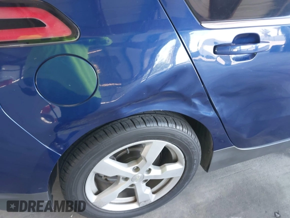 2013 Chevrolet Volt with VIN 1G1RE6E47DU125883, listed as a IAAI auction lot 42149747 with 184,702 mi miles and . Bid and sale history available at carsss.com. Image 6.