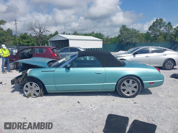 2003 Ford Thunderbird Deluxe z VIN 1FAHP60A33Y110451, wystawiony jako IAAI lot #42133863 z przebiegiem Nie podano mil oraz . Historia ofert i sprzedaży dostępna na DreamBid. Obrazek 15.