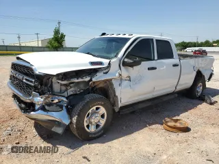 2024 Ram 2500 Tradesman z VIN 3C6UR5HL9RG141202, wystawiony jako Copart lot #56308845 z przebiegiem Nie podano mil oraz Szkoda całkowita • Salvage title. Historia ofert i sprzedaży dostępna na DreamBid. Obrazek 1.