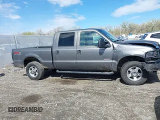 2005 Ford F-250 XL z VIN 1FTSW21P75EA97710, wystawiony jako IAAI lot #42157139 z przebiegiem 182 470 mil mil oraz . Historia ofert i sprzedaży dostępna na DreamBid. Obrazek 13.