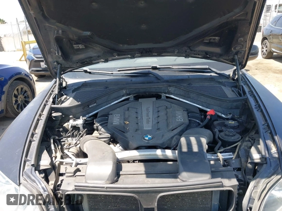 2013 BMW X5 xDrive50i with VIN 5UXZV8C5XD0C15908, listed as a IAAI auction lot 42536233 with 190,627 mi miles and . Bid and sale history available at DreamBid. Image 10.