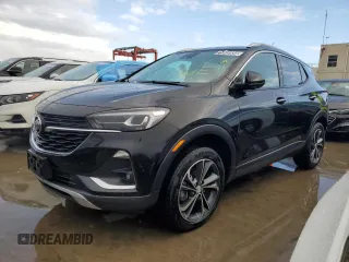 2021 Buick Encore GX Essence z VIN KL4MMGSL4MB170579, wystawiony jako Copart lot #75948554 z przebiegiem Nie podano mil oraz Czysty tytuł • Clean title. Historia ofert i sprzedaży dostępna na DreamBid. Obrazek 1.
