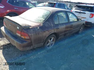 1998 Nissan Maxima GXE z VIN JN1CA21A0WT402950, wystawiony jako IAAI lot #41825084 z przebiegiem 244 042 mil mil oraz . Historia ofert i sprzedaży dostępna na DreamBid. Obrazek 4.