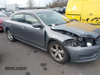 2012 Volkswagen Passat SE z VIN 1VWBP7A34CC010195, wystawiony jako IAAI lot #41417918 z przebiegiem 113 910 mil mil oraz . Historia ofert i sprzedaży dostępna na DreamBid. Obrazek 1.