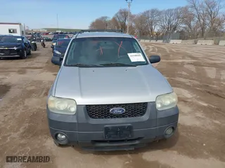 2005 Ford Escape XLT with VIN 1FMYU93145KC96311, listed as a IAAI auction lot 41948685 with 192,564 mi miles. Bid and sale history available at carsss.com. Image 12.