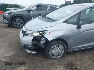 2019 Honda Fit LX z VIN 3HGGK5H45KM725916, wystawiony jako IAAI lot #42654907 z przebiegiem 92 580 mil mil oraz . Historia ofert i sprzedaży dostępna na DreamBid. Obrazek 6.