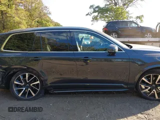 2021 Volvo XC90 Momentum with VIN YV4A22PKXM1689365, listed as a IAAI auction lot 40595807 with 81,284 mi miles. Bid and sale history available at carsss.com. Image 13.