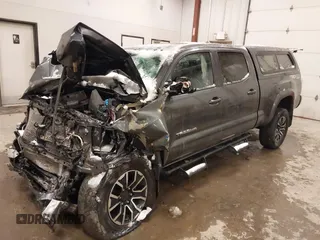 2020 Toyota Tacoma SR5 z VIN 5TFDZ5BN5LX049669, wystawiony jako IAAI lot #41172088 z przebiegiem 80 559 mil mil oraz . Historia ofert i sprzedaży dostępna na DreamBid. Obrazek 2.
